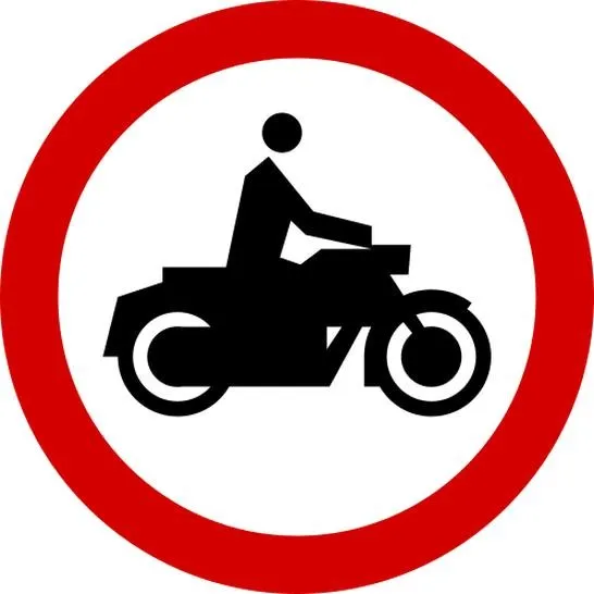 Czy motocyklista może wyprzedzać w korku — zasady i bezpieczeństwo