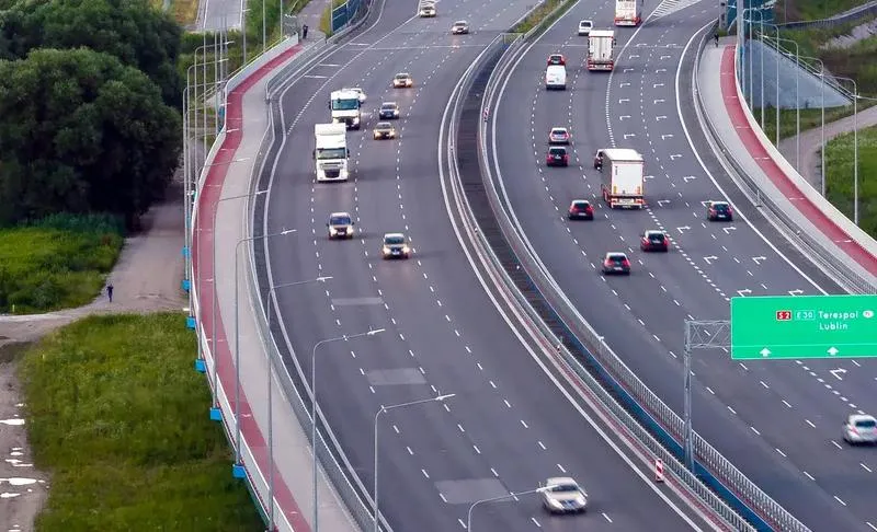 Czy na S2 rzeczywiście obowiązuje zakaz dla ciężarówek? Sprawdzamy!