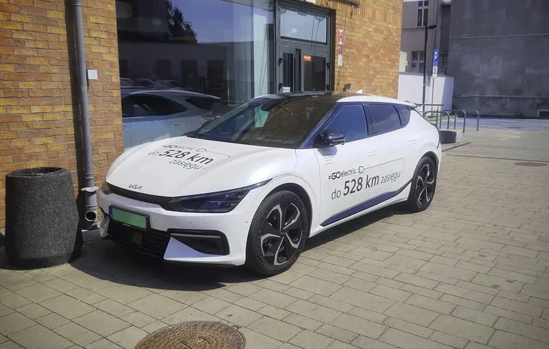 Ile energii zużywa samochód elektryczny? Koszt ładowania i jazdy