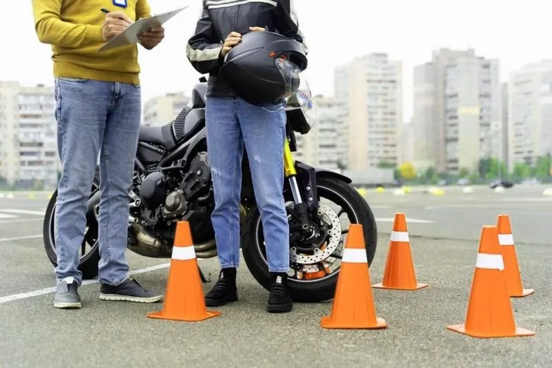 Ile kosztuje prawo jazdy na motocykl w 2026 roku? Sprawdź, co warto wiedzieć!
