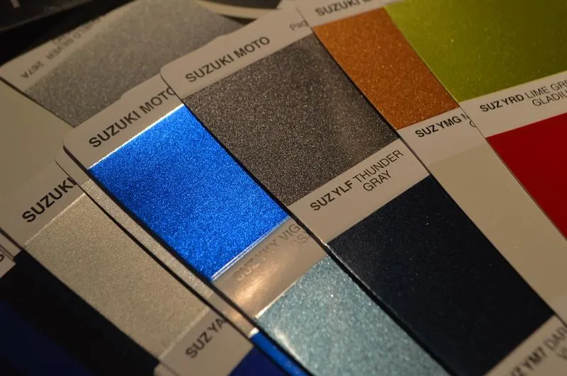 Jak dobrać idealny lakier do motocykla, żeby zachwycał na drodze?