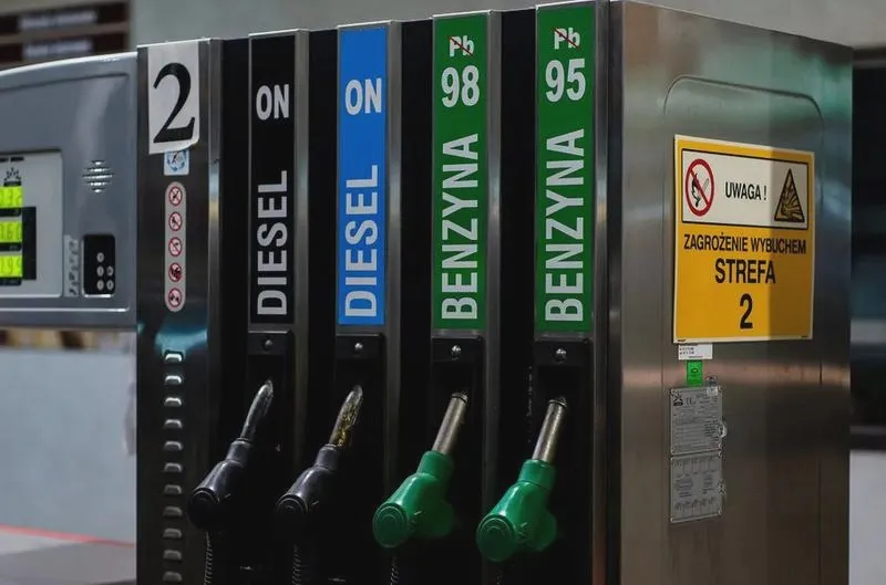 Jaką benzynę wybrać – 95 czy 98? Kluczowe różnice, które musisz znać