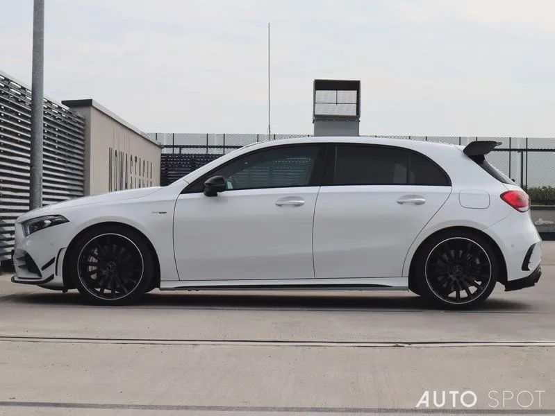 Jakie osiągi kryje w sobie Mercedes A35 AMG? Sprawdzamy, ile koni zakonserwowanych w jego silniku!