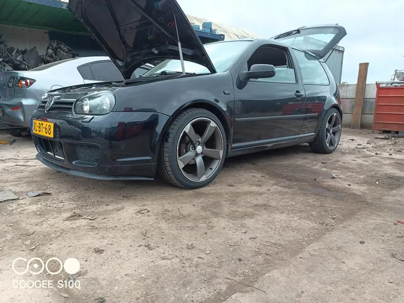 Opony do VW Golf 4 – Jakie Wybrać, Aby Cieszyć Się Bezpieczeństwem i Komfortem?