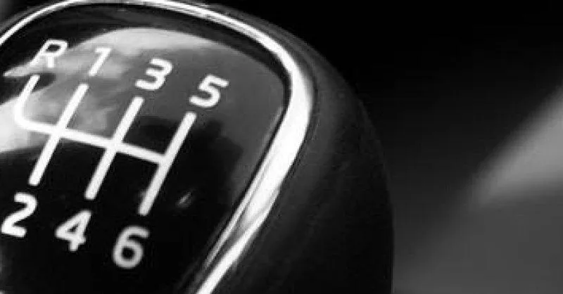 Sekrety zmiany biegów w motocyklu – jak właściwie to robić?