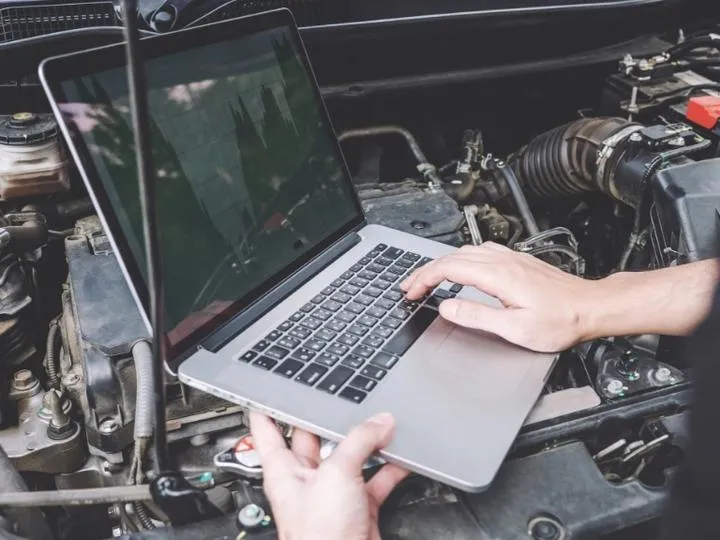 Sprawdź ciśnienie w cylindrach diesel – krok po kroku do efektywnej diagnostyki silnika