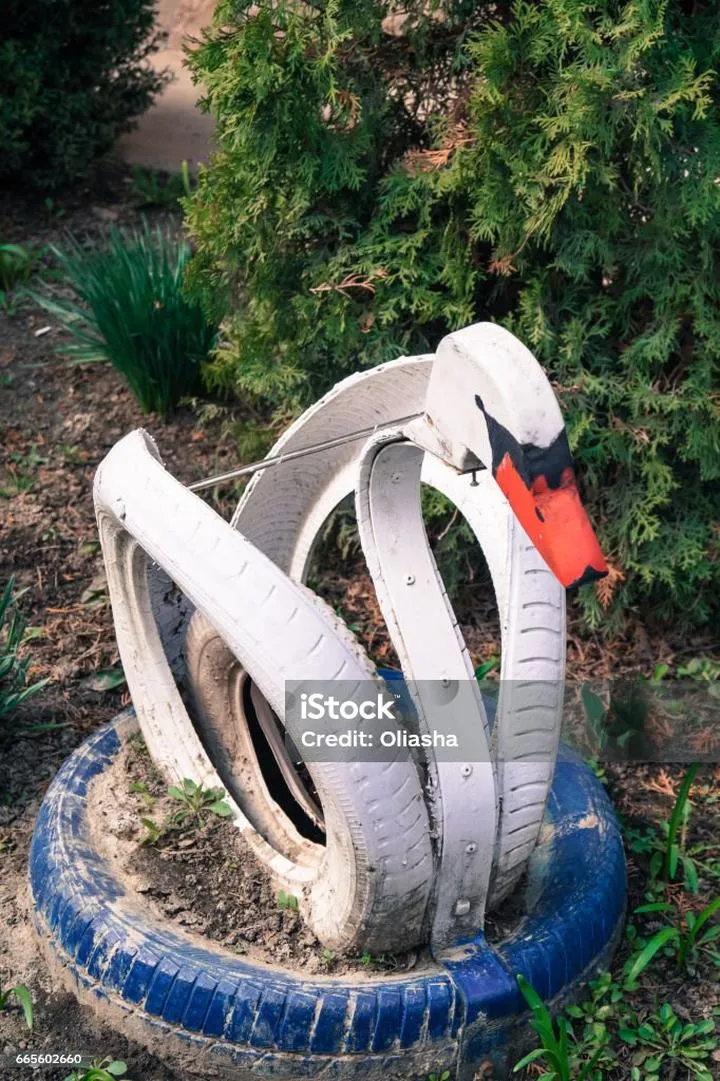DIY łabędź z opony samochodowej