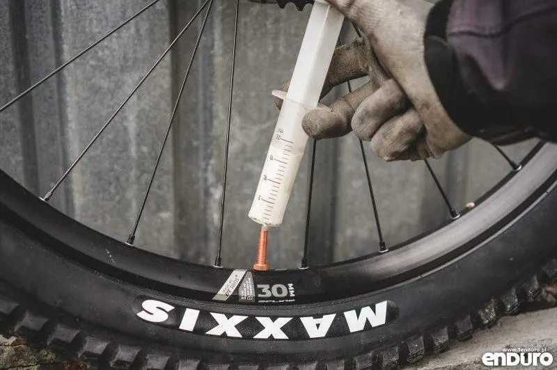 Jak zdjąć oponę tubeless