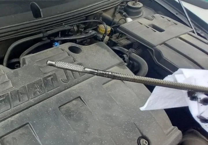 Sprawdzanie poziomu oleju w silniku